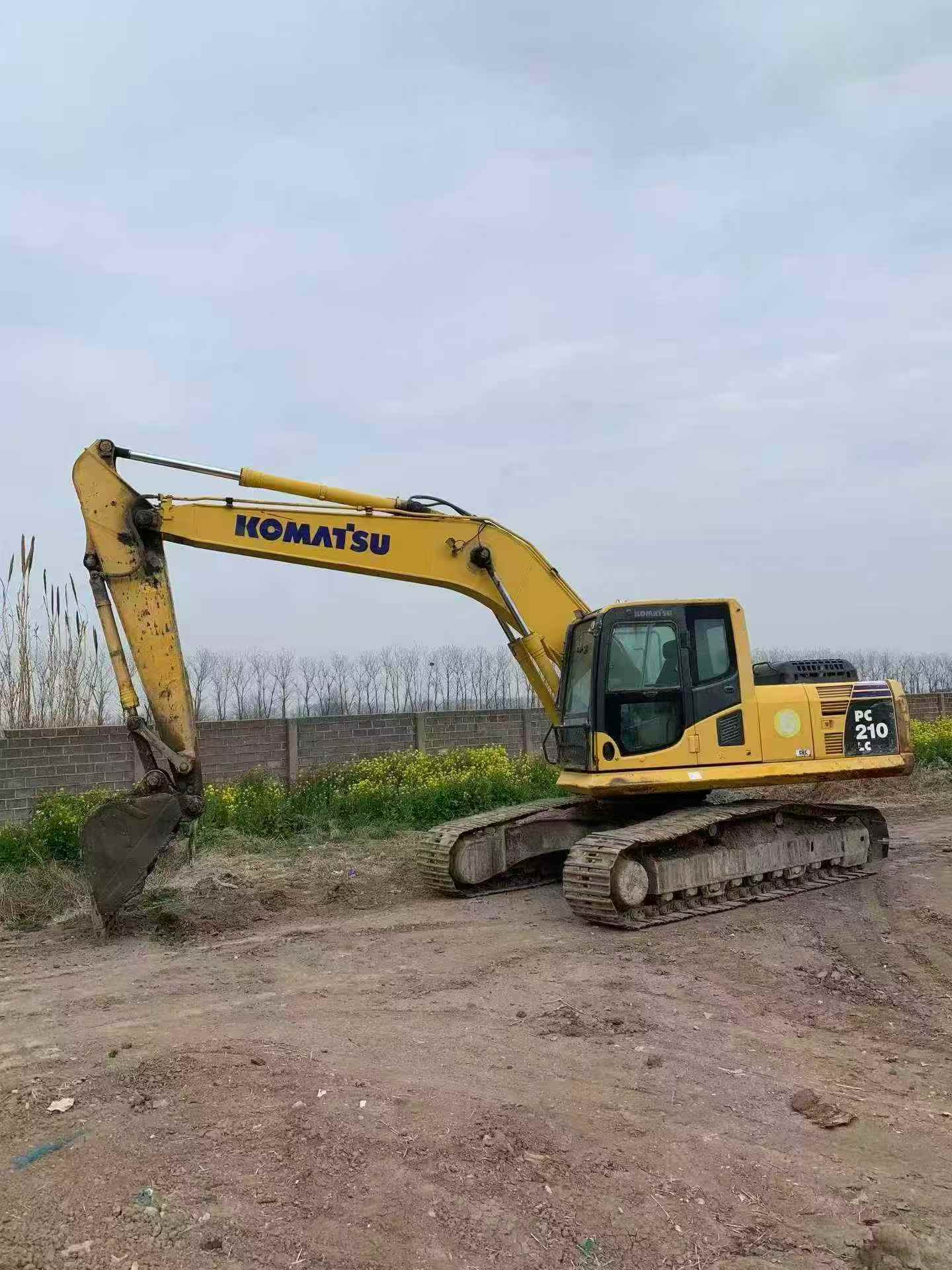 Buy Komatsu PC210LC-8 Used Excavator / 2