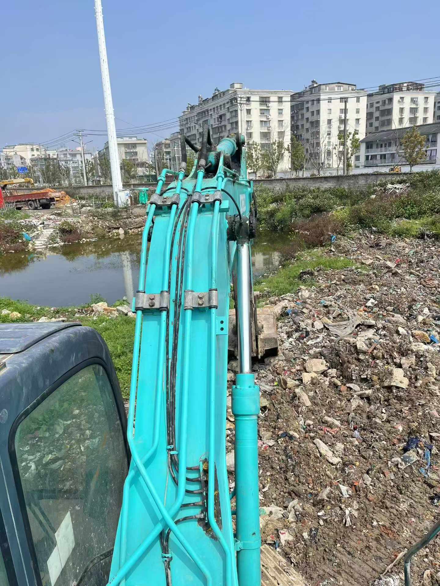 Buy Kobelco SK130 Used Excavator / 6