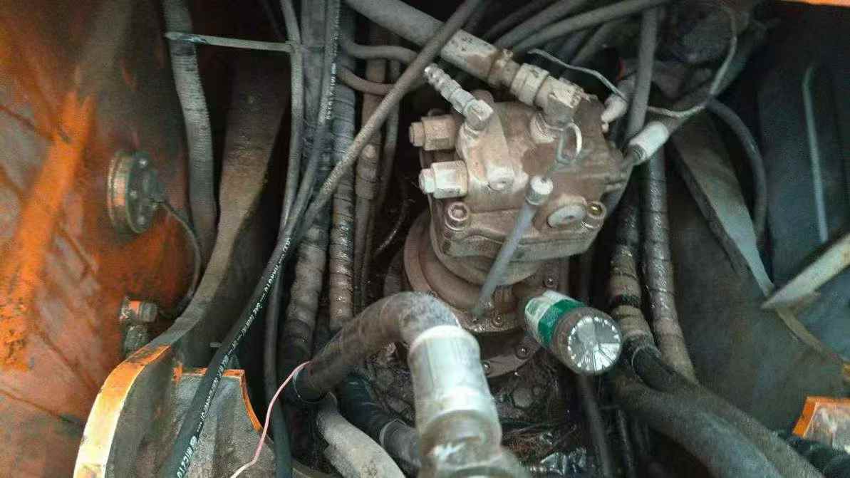 Buy Hitachi EX130H-5 Used Excavator / 6