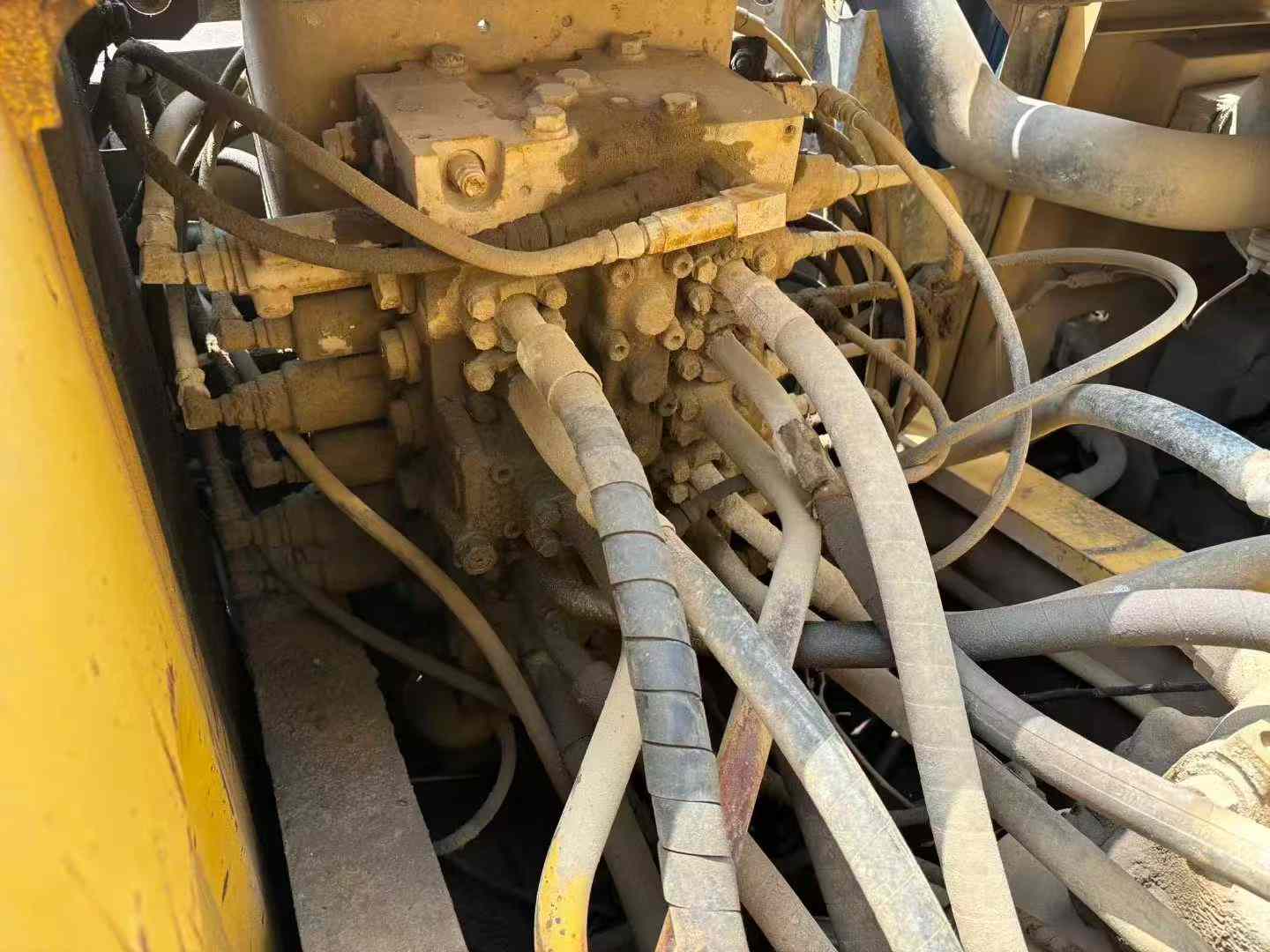 Buy Komatsu PC200-7 Used Excavator / 6