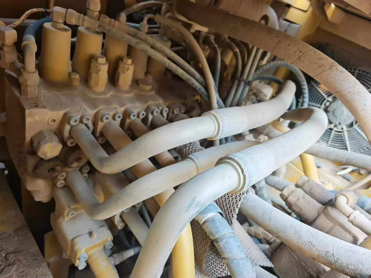 Buy Caterpillar 326DL Used Excavator / 4