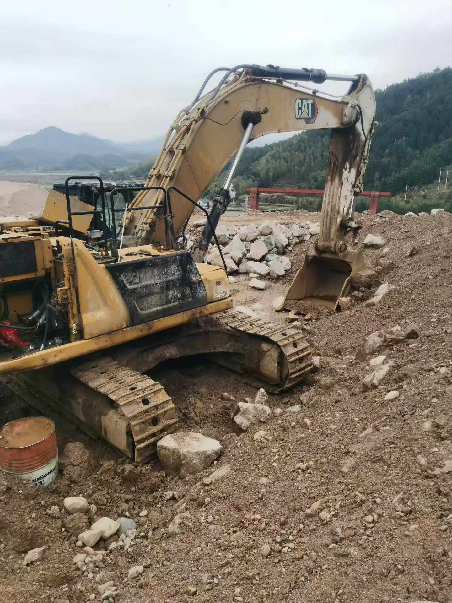 Buy Caterpillar 345B Used Excavator / 7