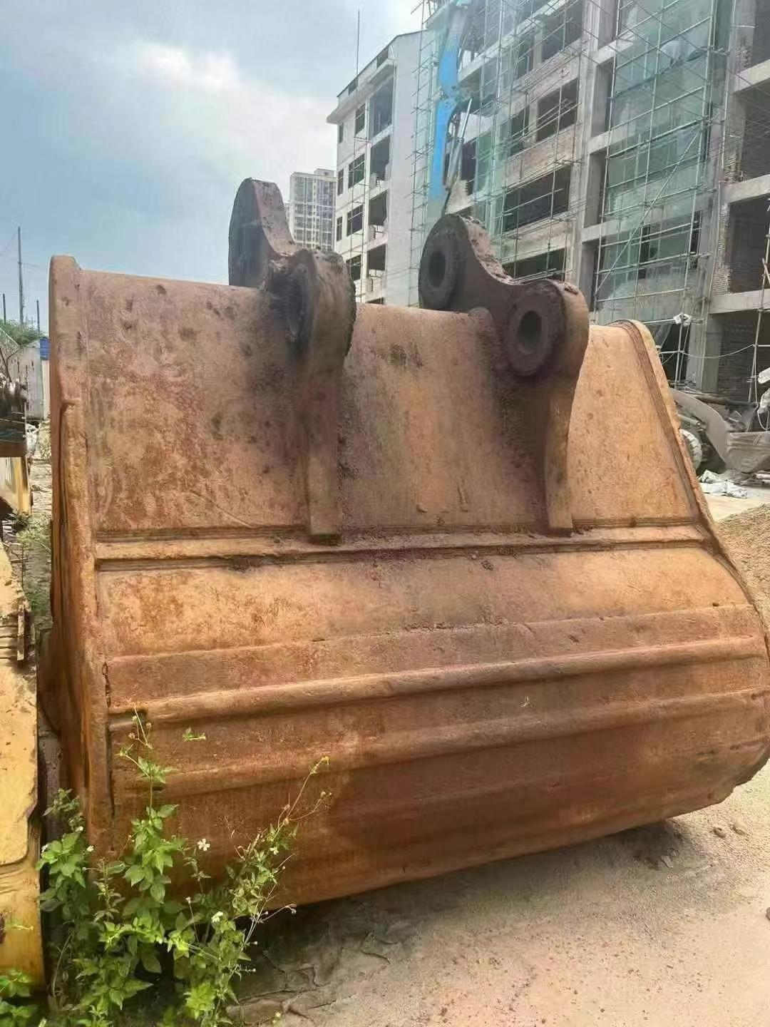 Buy Caterpillar 390DL Used Excavator / 3