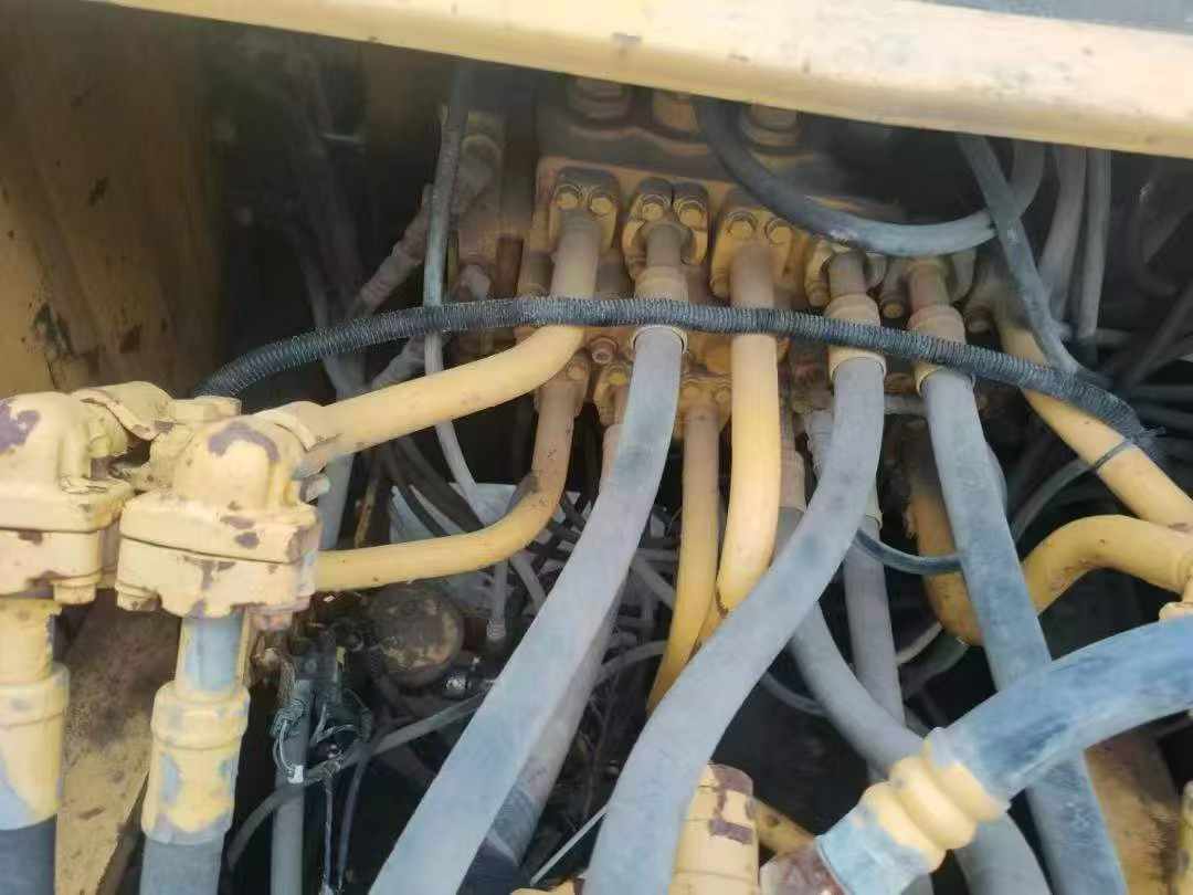 Buy Komatsu PC200-6 Used Excavator / 3