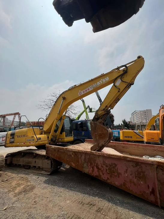 Buy Komatsu PC200-7 Used Excavator / 1