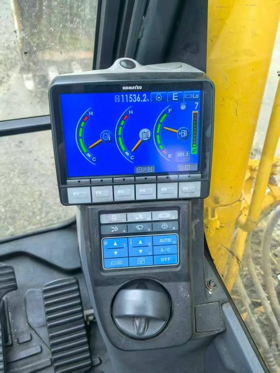 Buy Komatsu PC130 Used Excavator / 1