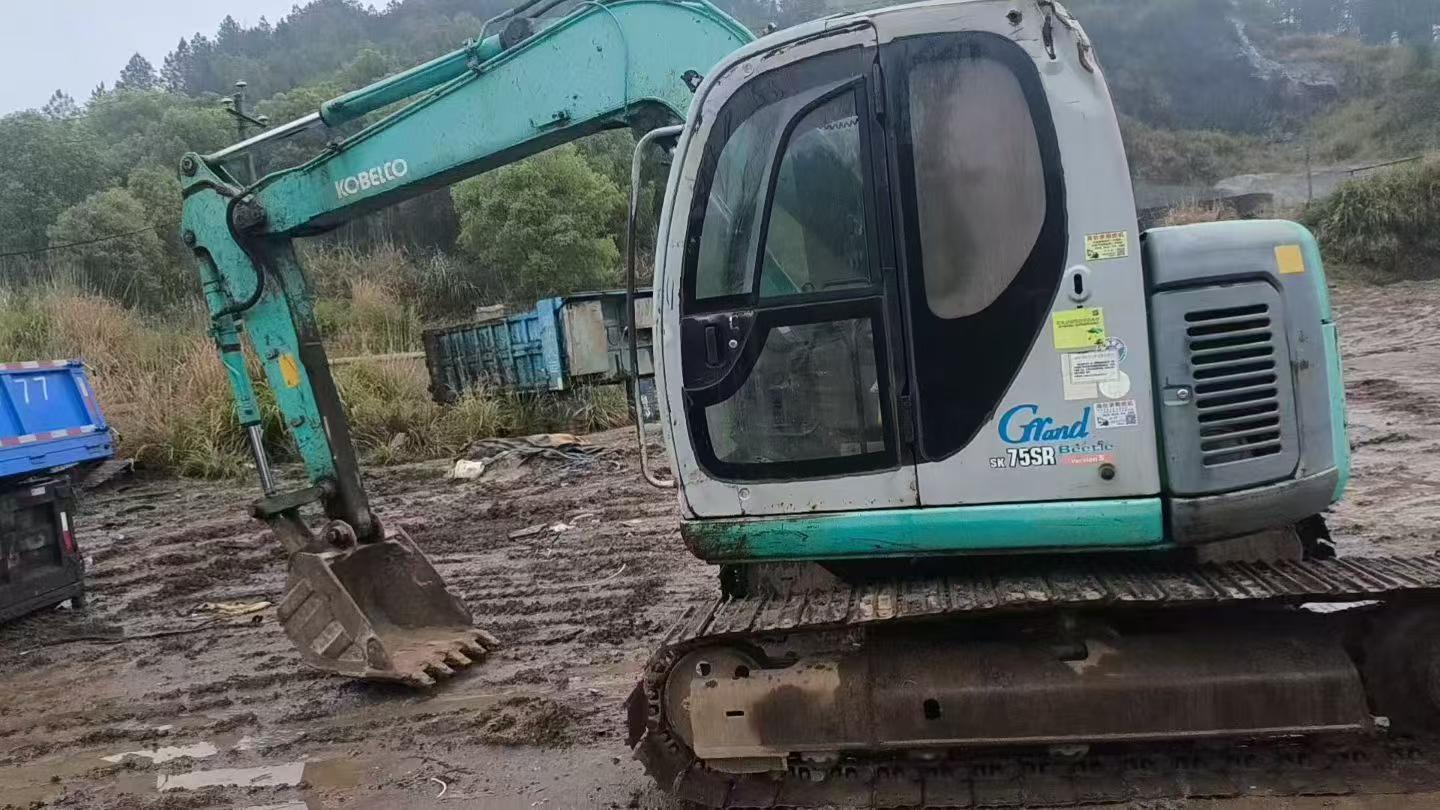Buy Kobelco SK70 Used Excavator / 2