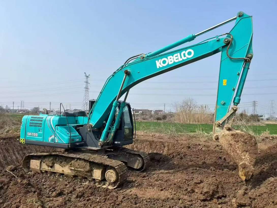 Buy Kobelco SK200 Used Excavator / 4