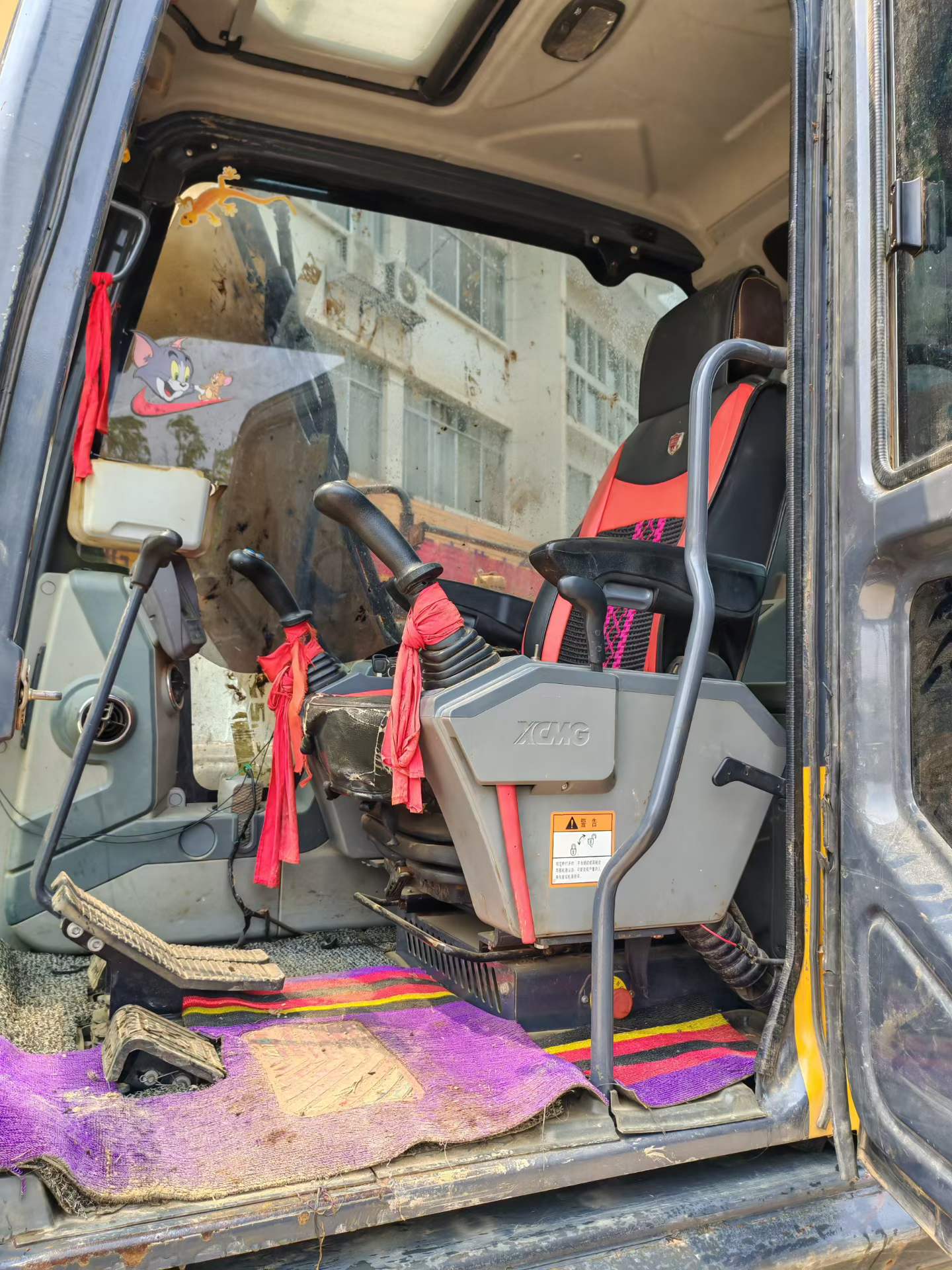 Buy XCMG XE135B Used Excavator / 6