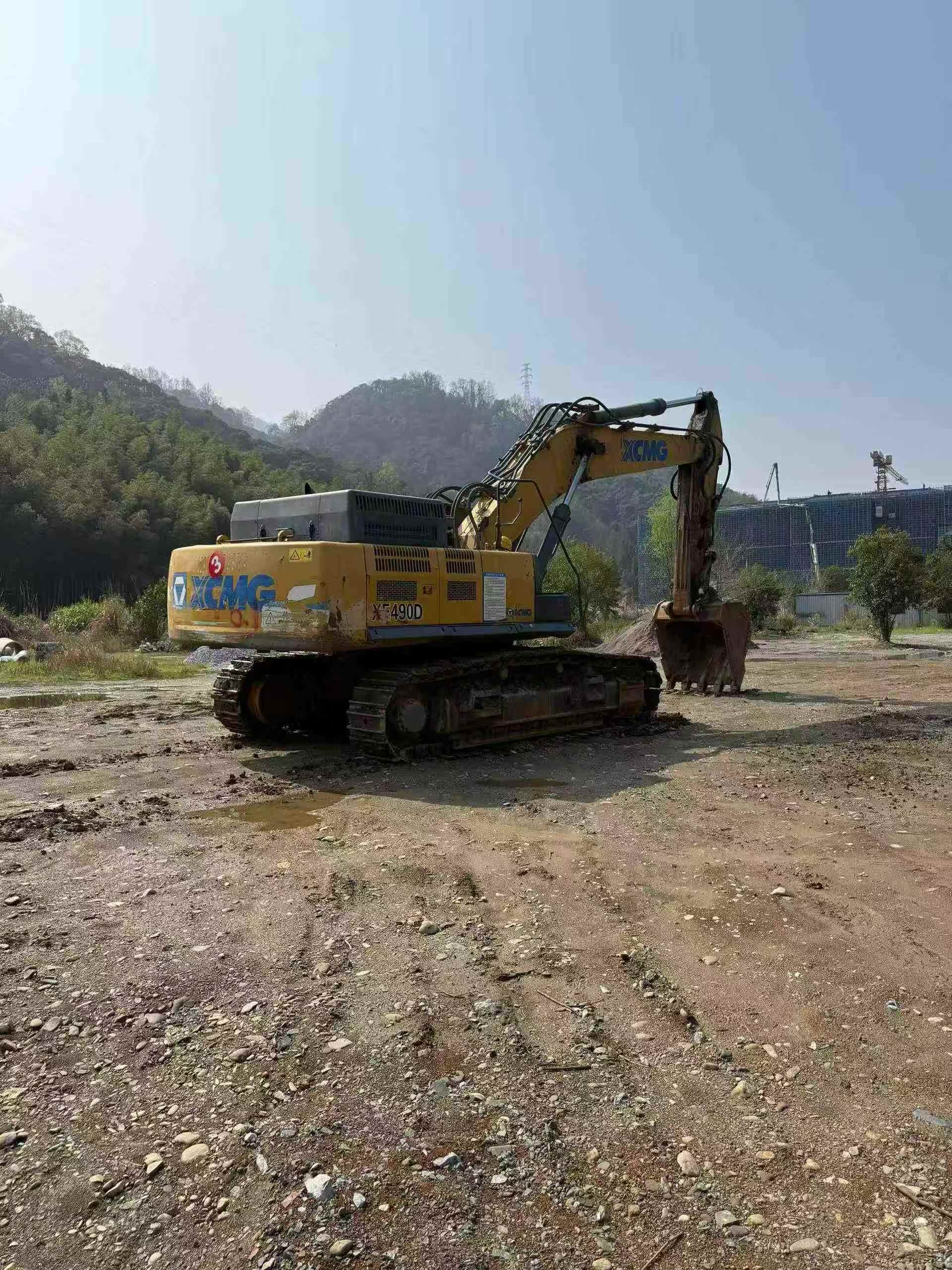 Buy XCMG XE470 Used Excavator / 2