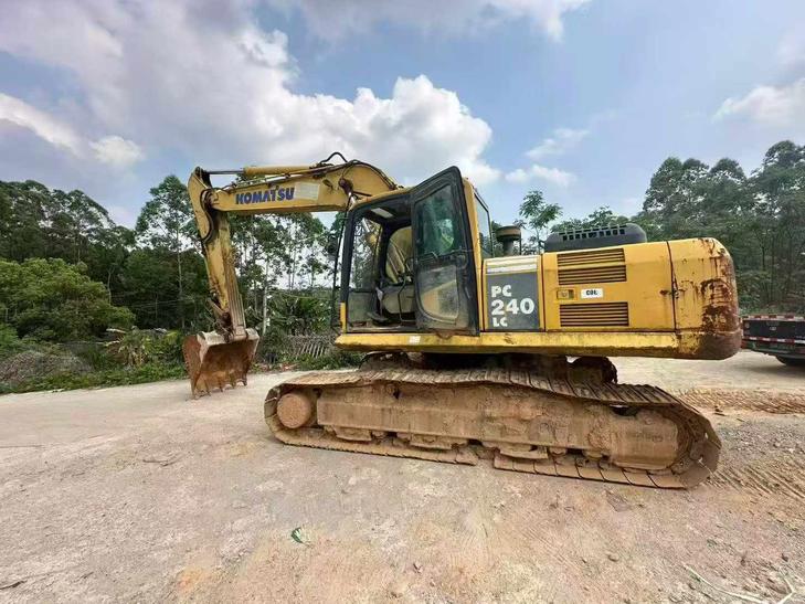 Buy Komatsu PC240-6 Used Excavator / 1