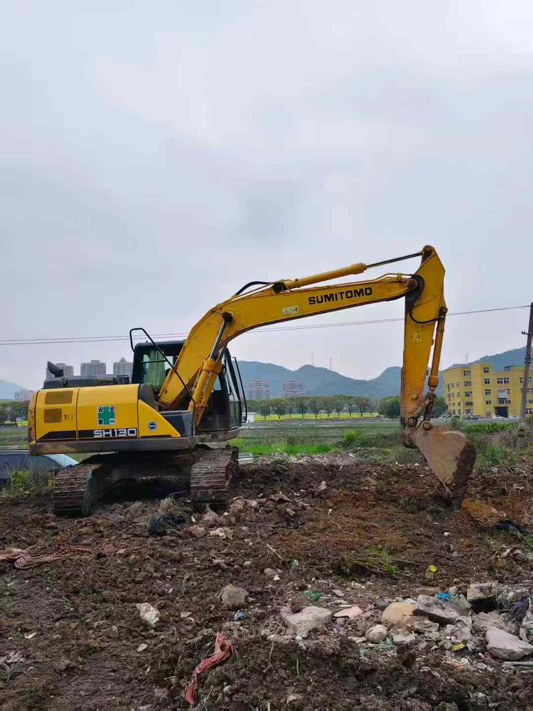 Compre Excavadora Sumitomo SH130-6 Usada / 2