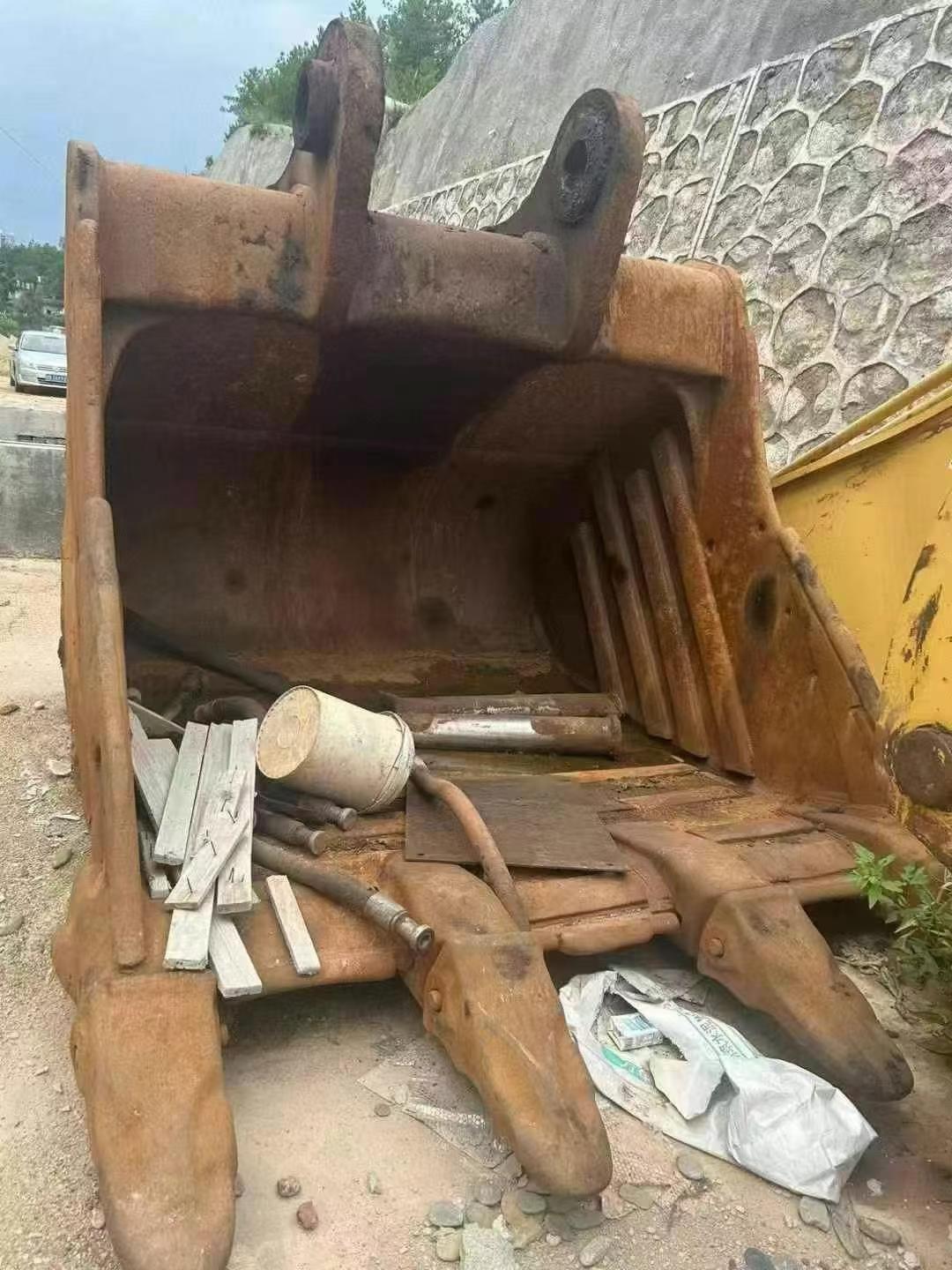 Buy Caterpillar 390DL Used Excavator / 2