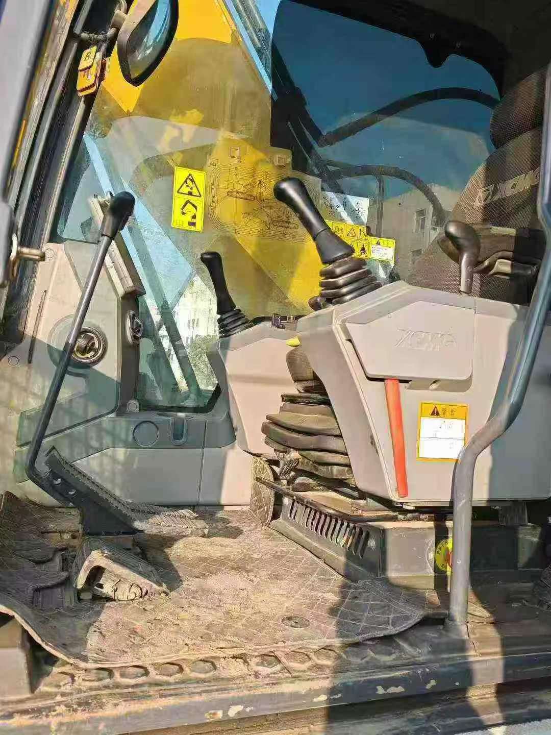 Buy XCMG XE270DK Used Excavator / 8