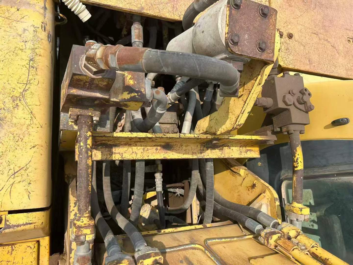 Buy Komatsu PC200-6E Used Excavator / 3