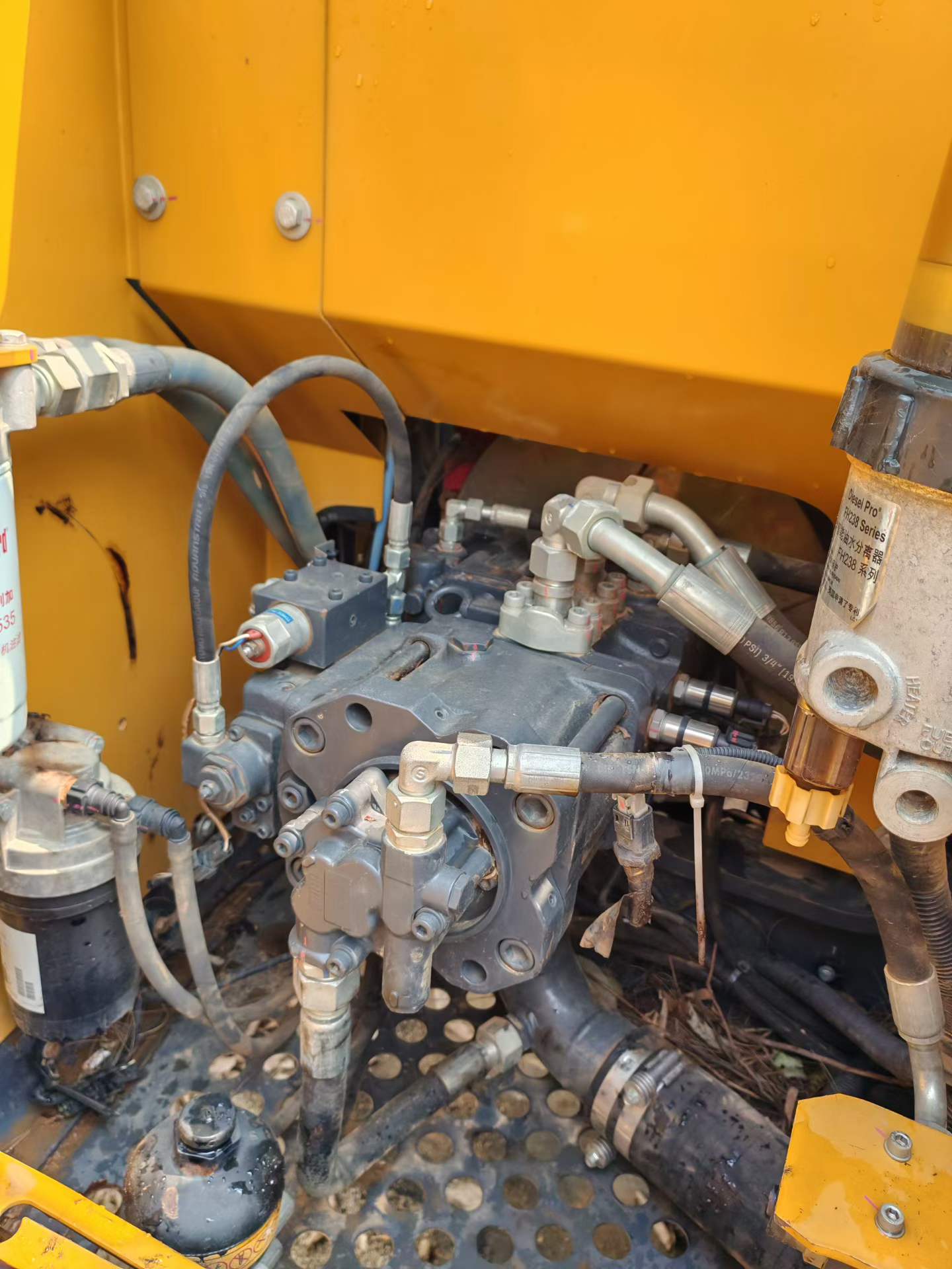 Buy XCMG XE135B Used Excavator / 7