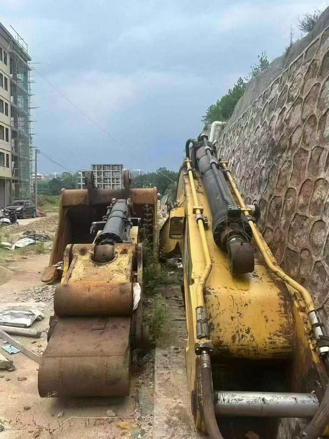 Buy Caterpillar 390DL Used Excavator / 4