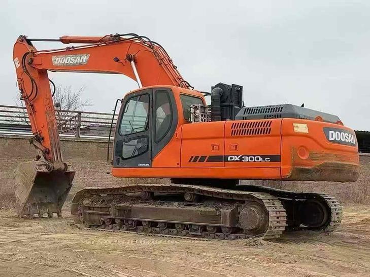 Buy Doosan DX300LC Used Excavator / 1