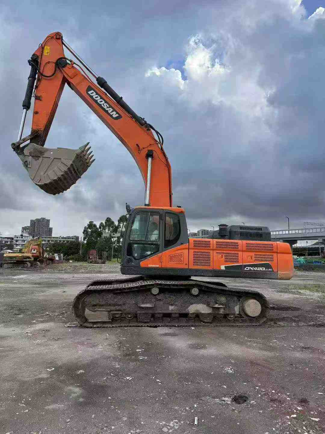 Buy Doosan DH420LC-7 Used Excavator / 2