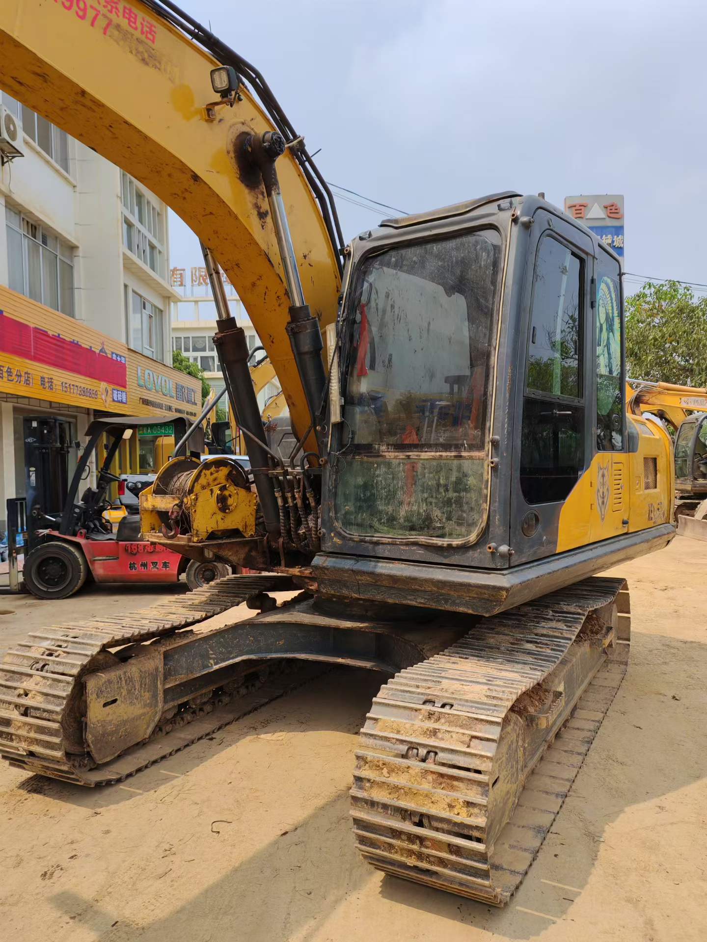 Buy XCMG XE135B Used Excavator / 3