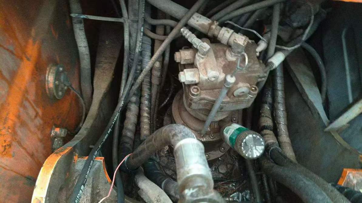 Buy Hitachi EX130H-5 Used Excavator / 6