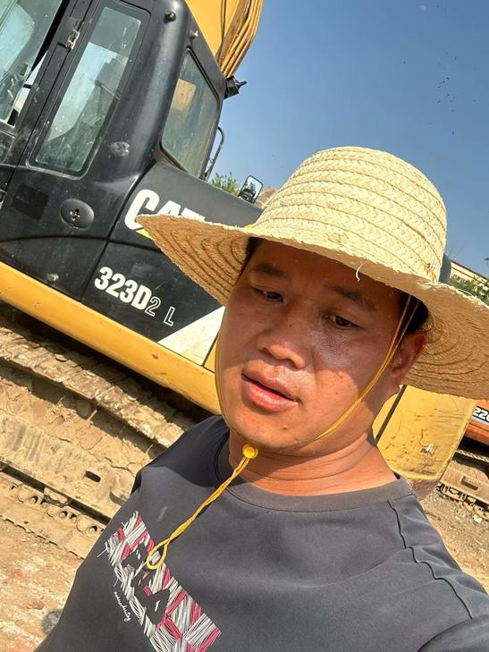 Buy Caterpillar 323D2L Used Excavator / 1