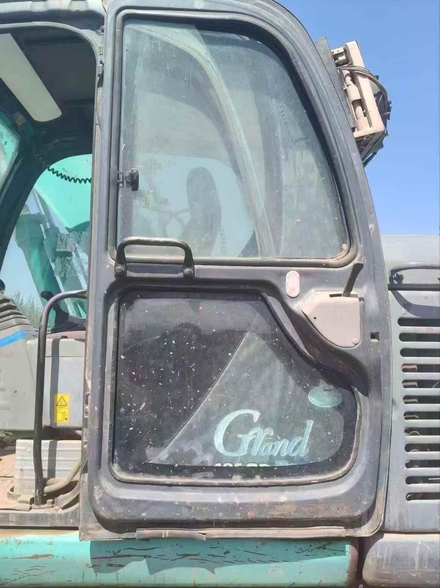 Buy Kobelco SK135SR Used Excavator / 3