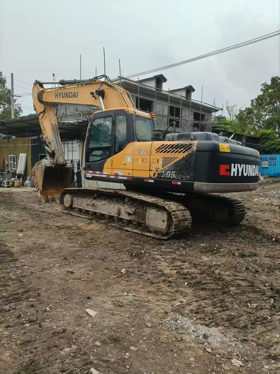 Buy Hyundai R275LVS Used Excavator / 1