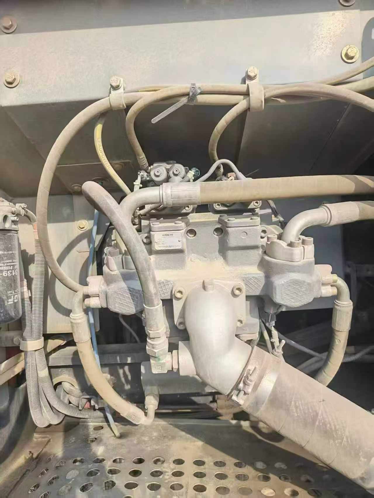 Buy Hitachi EX200-5 Used Excavator / 2