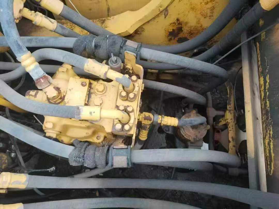 Buy Komatsu PC200-6 Used Excavator / 4