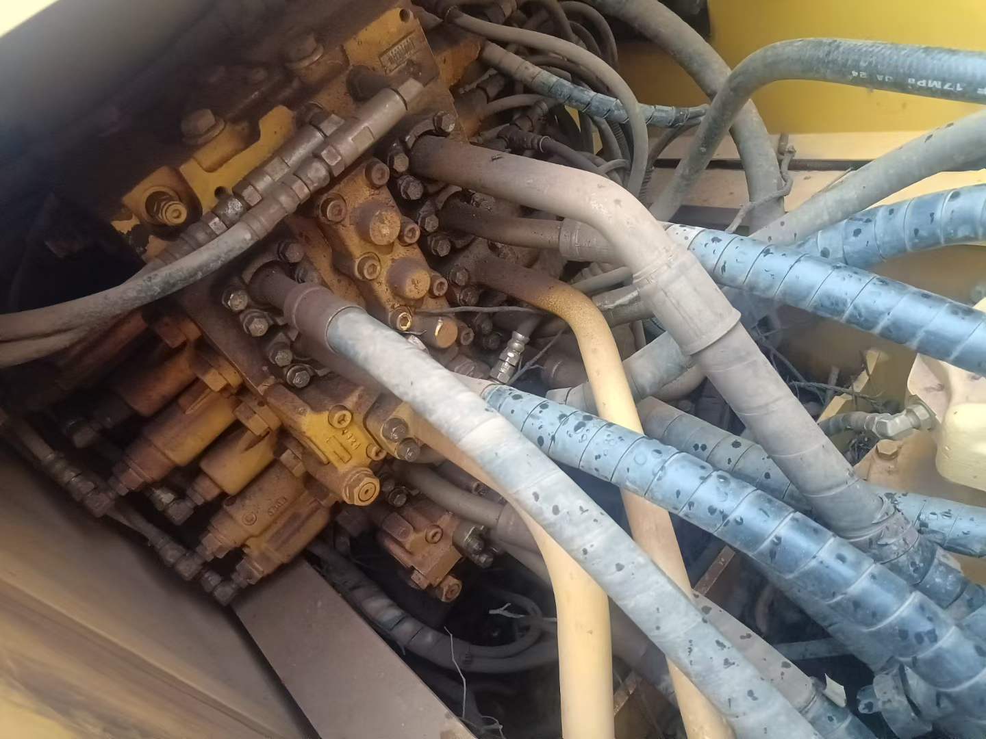 Buy Komatsu PC200-8 Used Excavator / 6