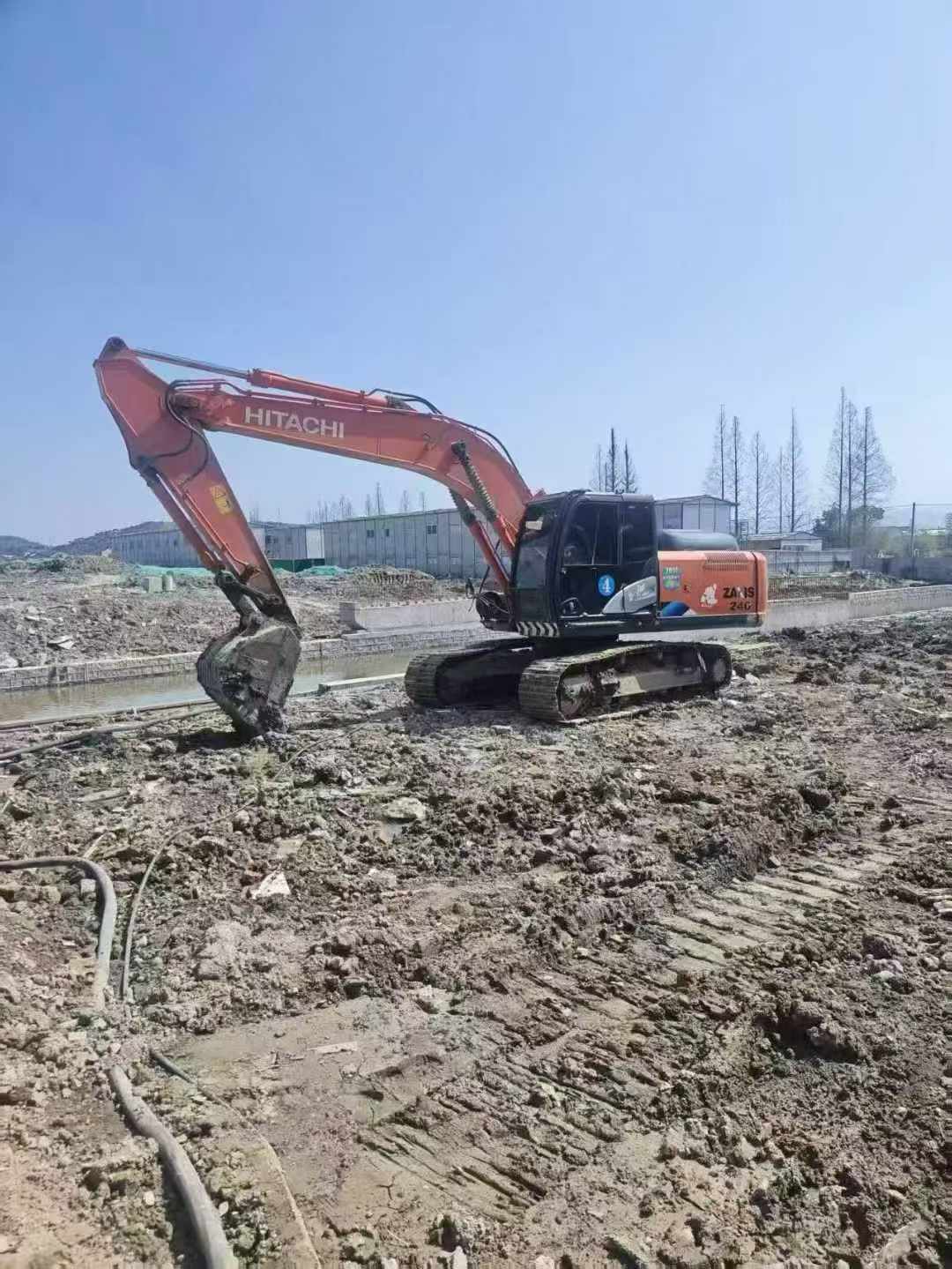 Buy Hitachi EX200-5 Used Excavator / 4