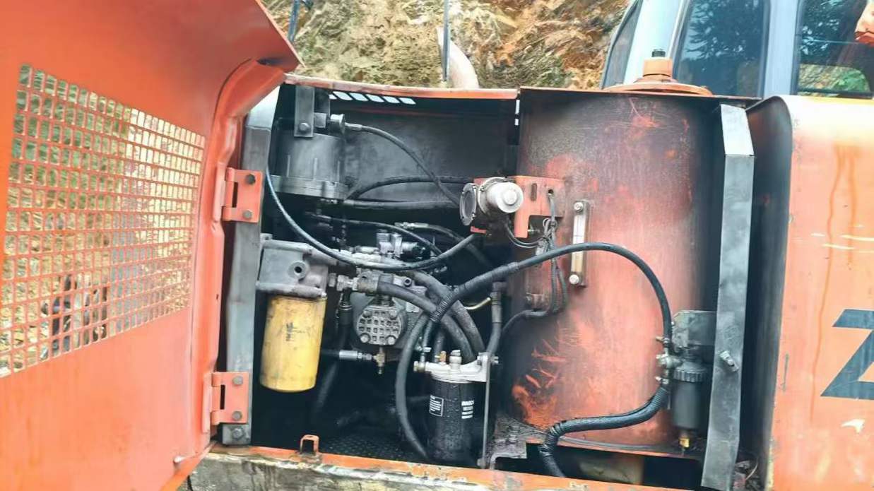 Buy Hitachi EX130H-5 Used Excavator / 9