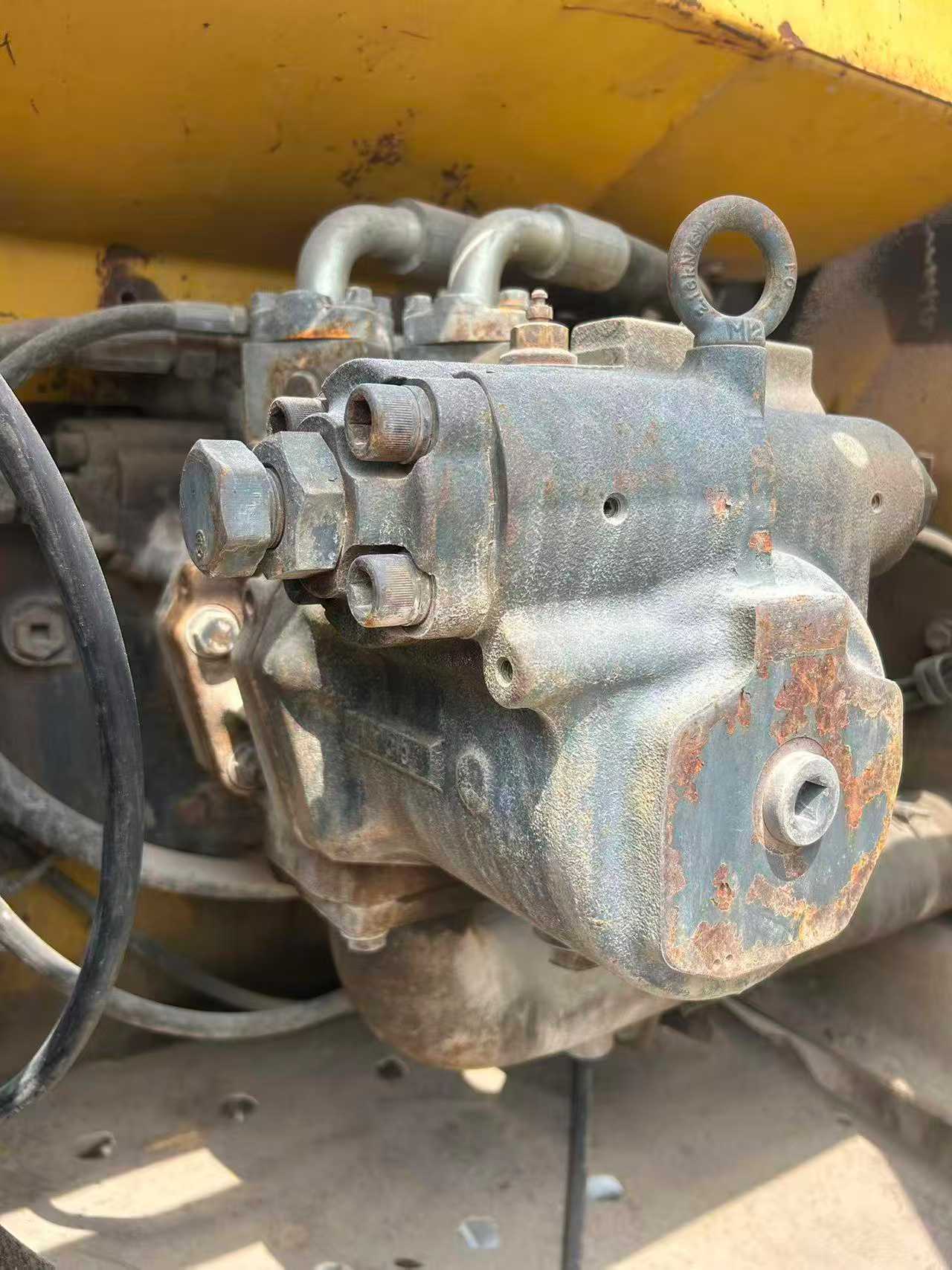 Buy Komatsu PC200-6E Used Excavator / 8