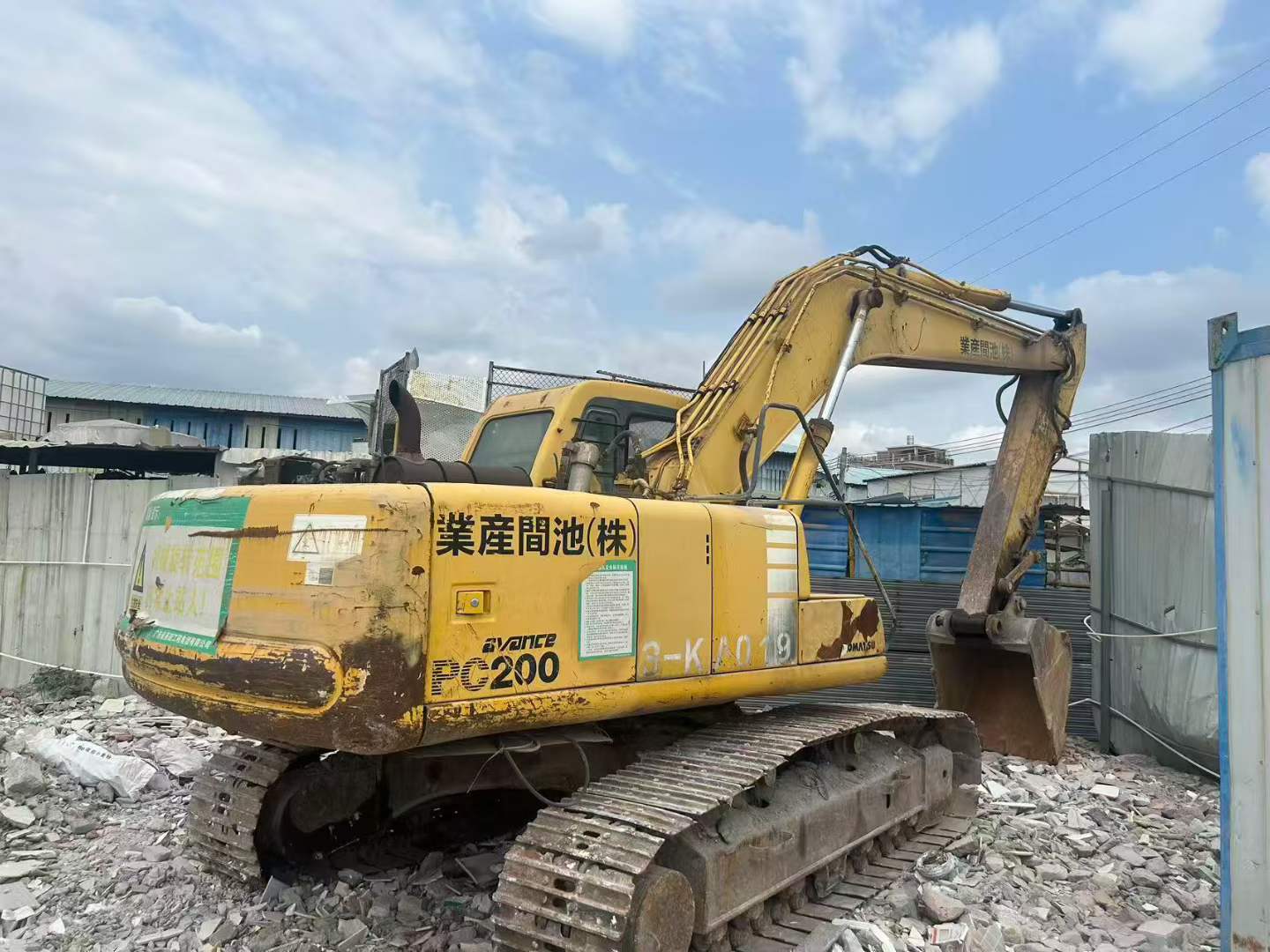 Buy Komatsu PC200-6E Used Excavator / 2