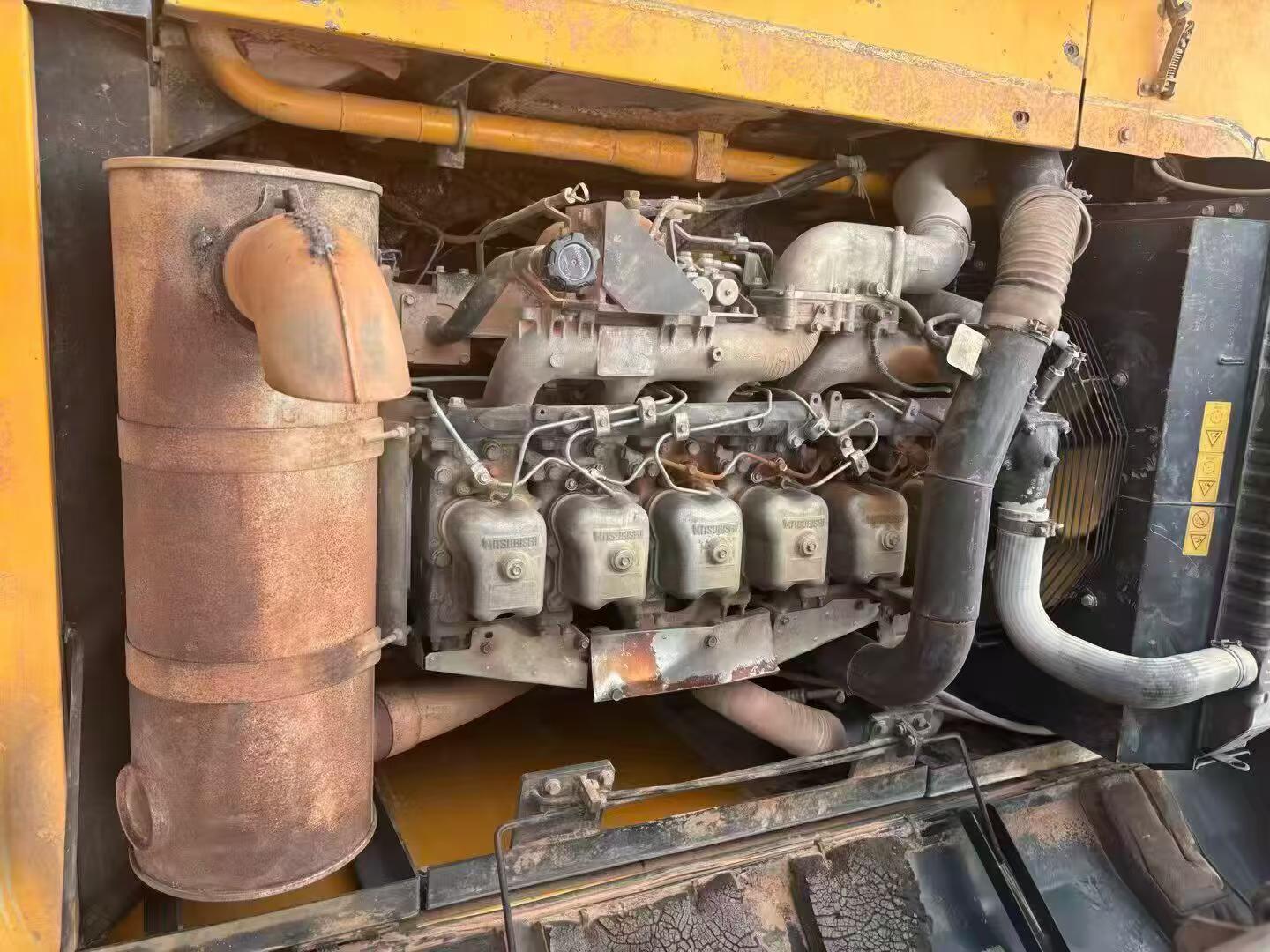 Buy Kato HD2048R Used Excavator / 2