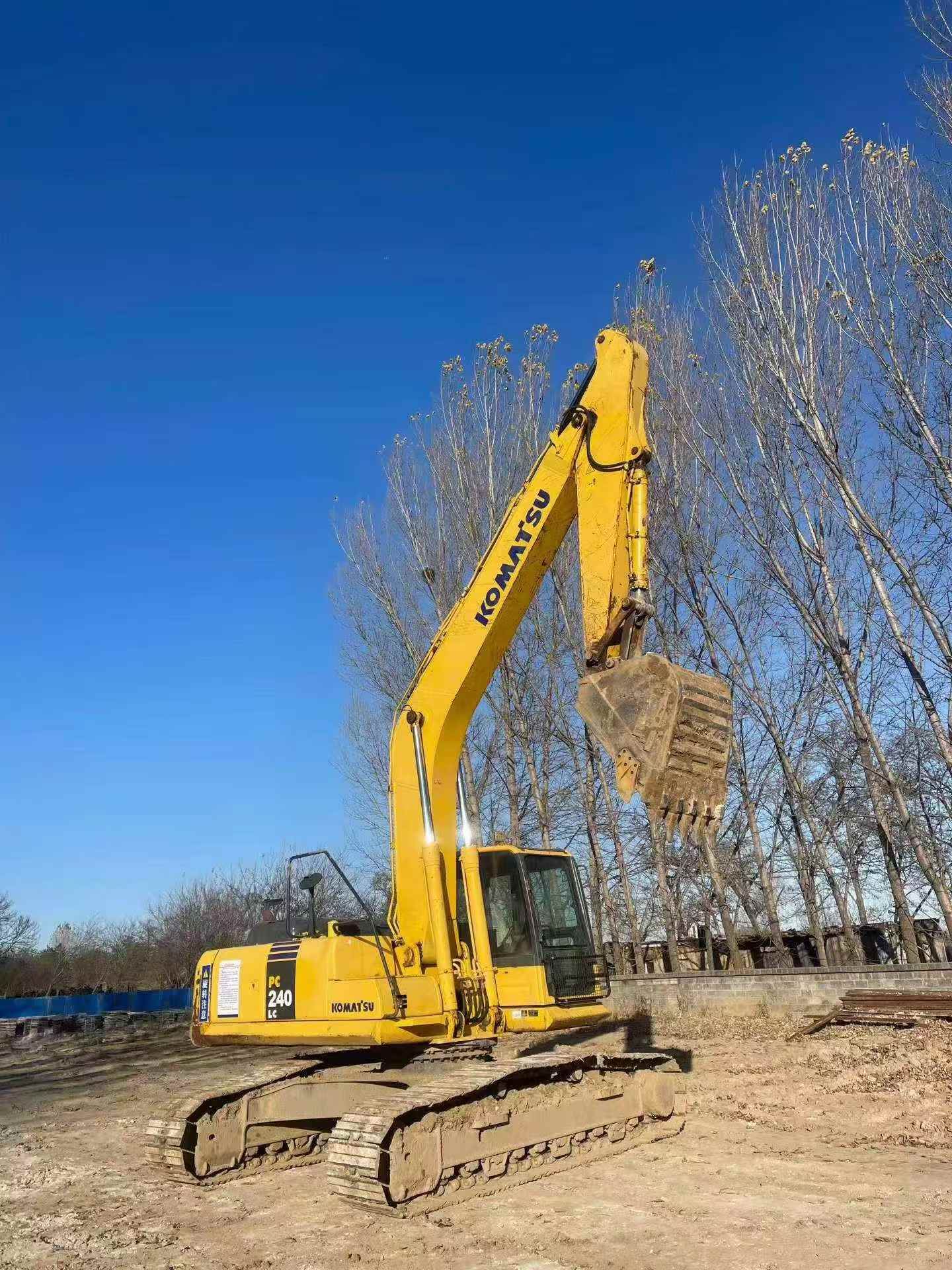 Buy Komatsu PC240-6 Used Excavator / 4