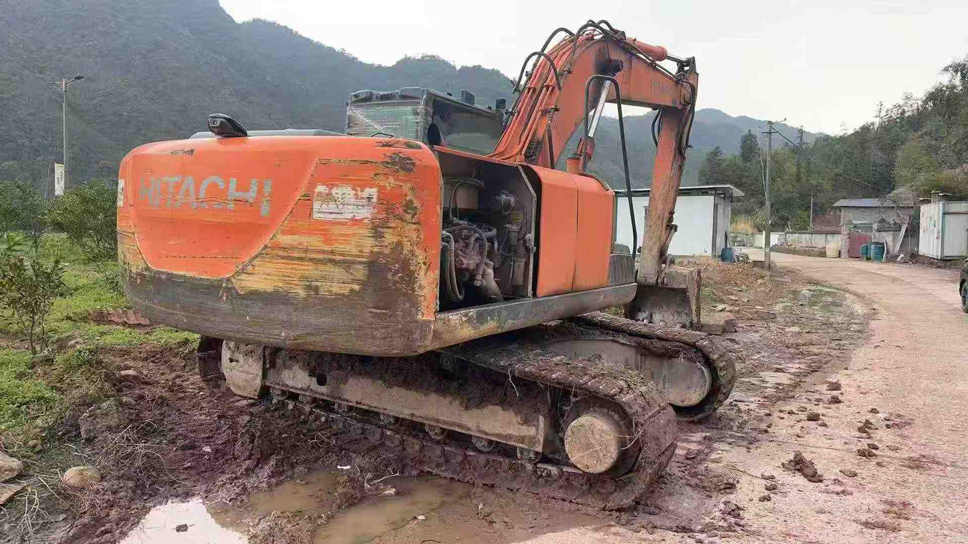 Buy Hitachi EX200-5 Used Excavator / 2