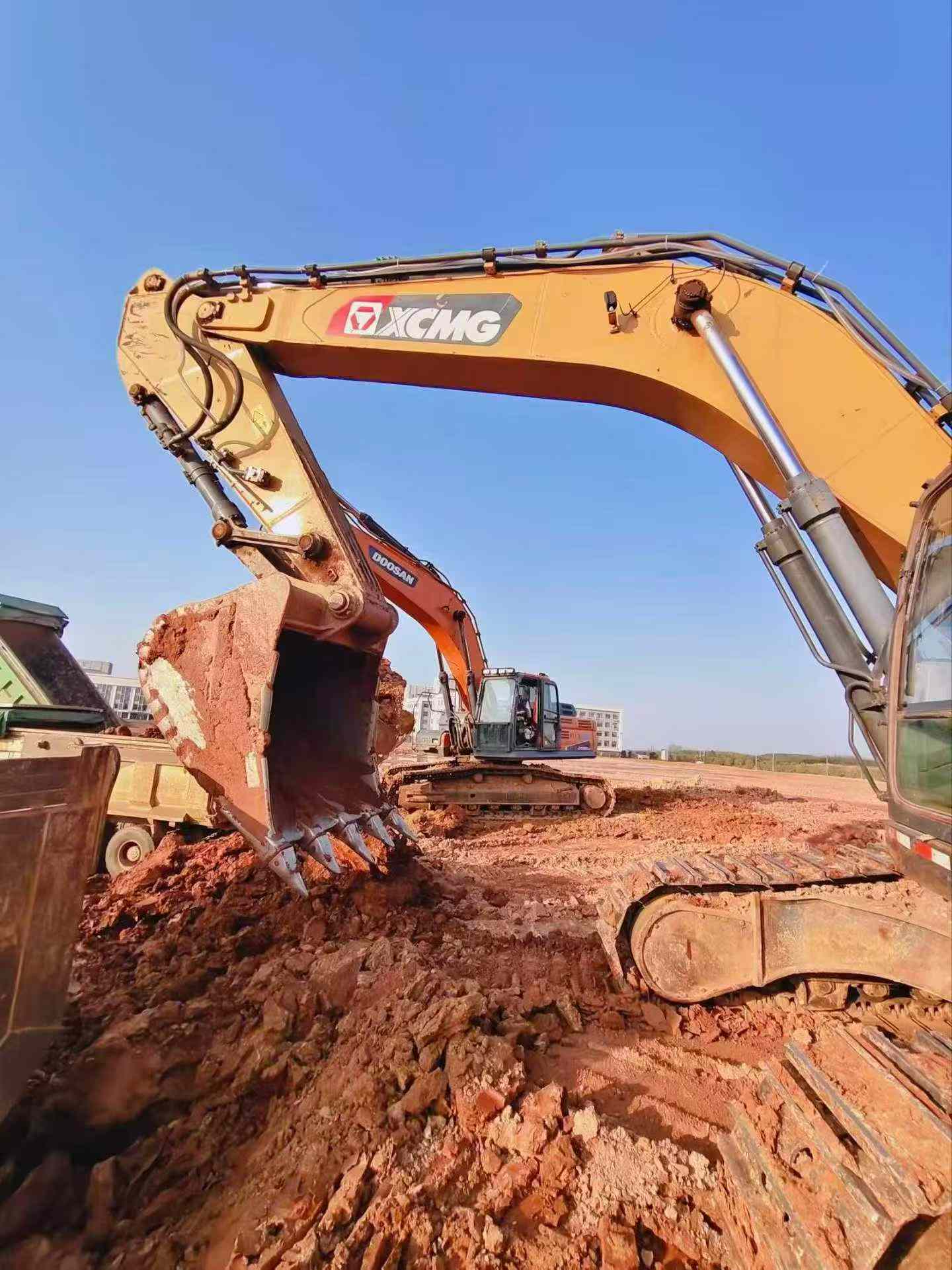 Buy XCMG XE380K Used Excavator / 8