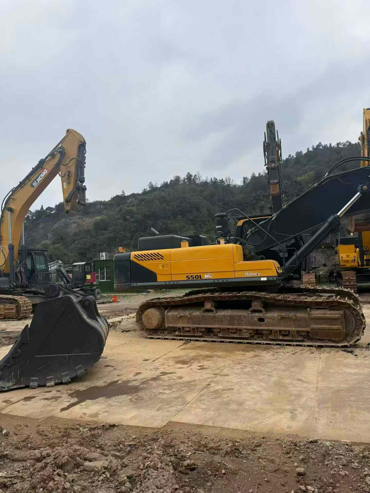 Buy Hyundai HX550L Used Excavator / 2