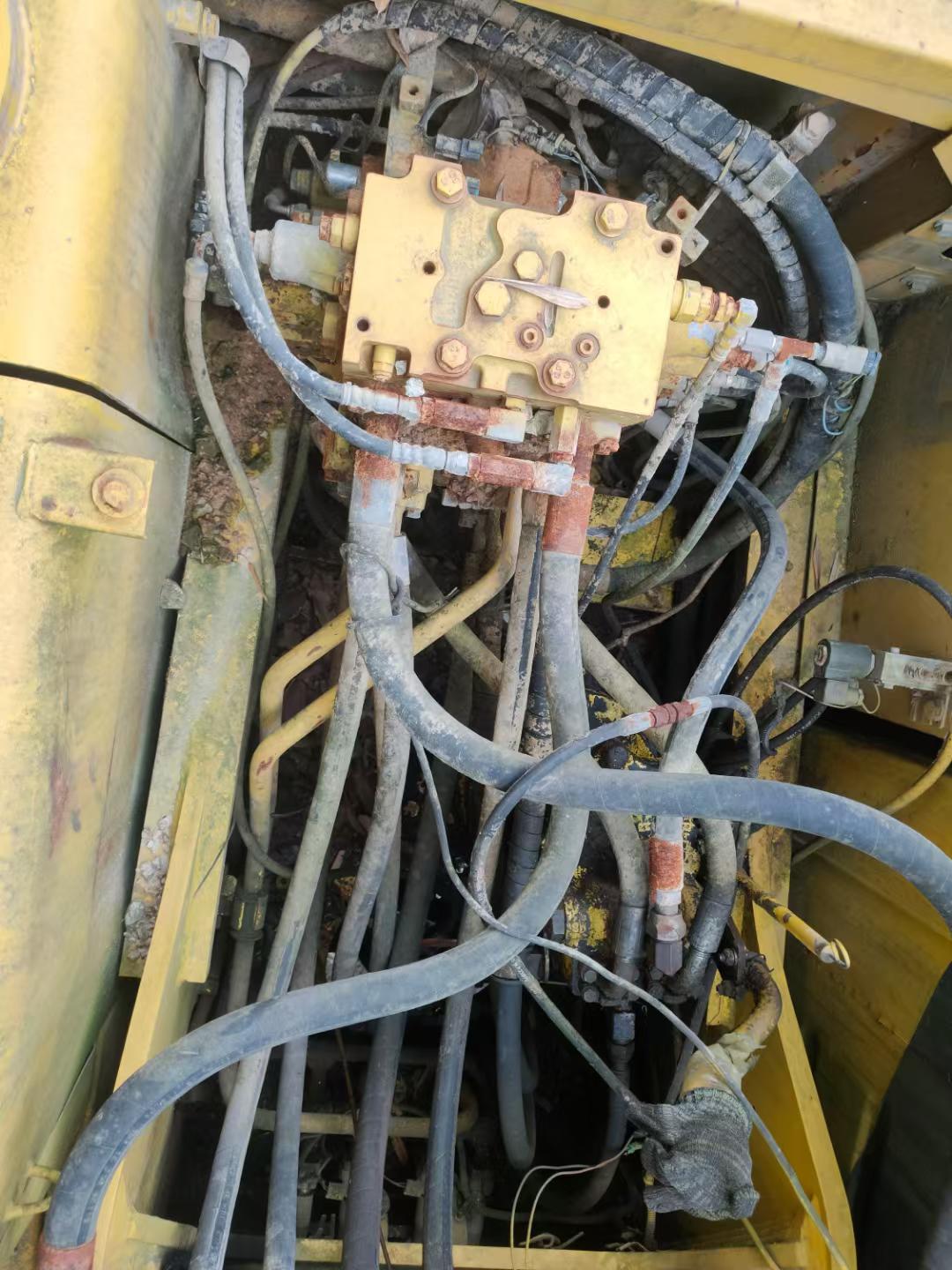 Buy Komatsu PC220-8 Used Excavator / 2