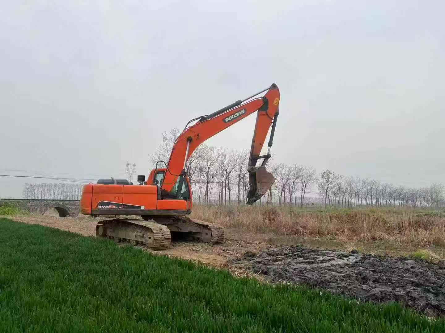 Buy Doosan DH220-3 Used Excavator / 2