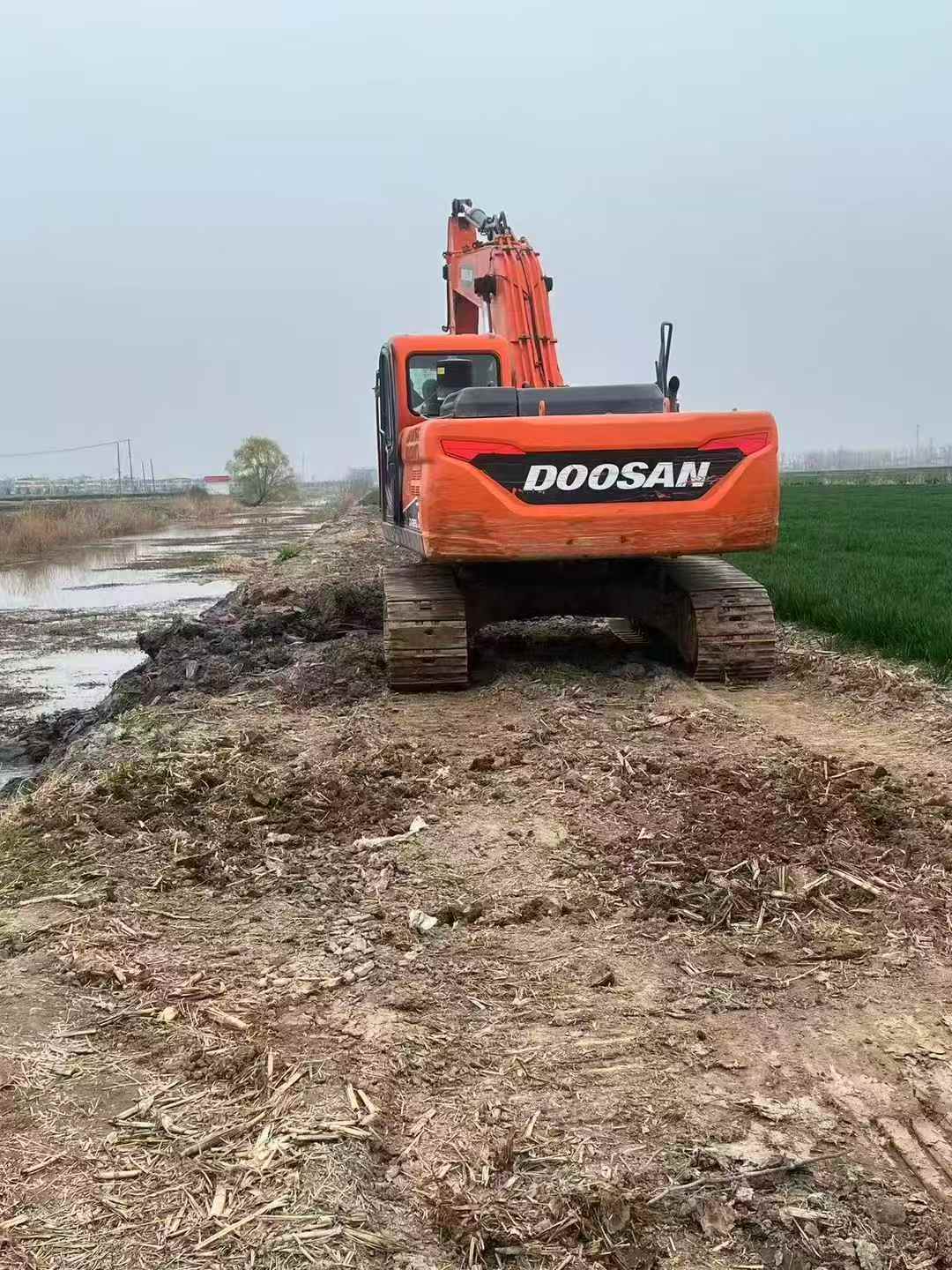Buy Doosan DH220-3 Used Excavator / 4