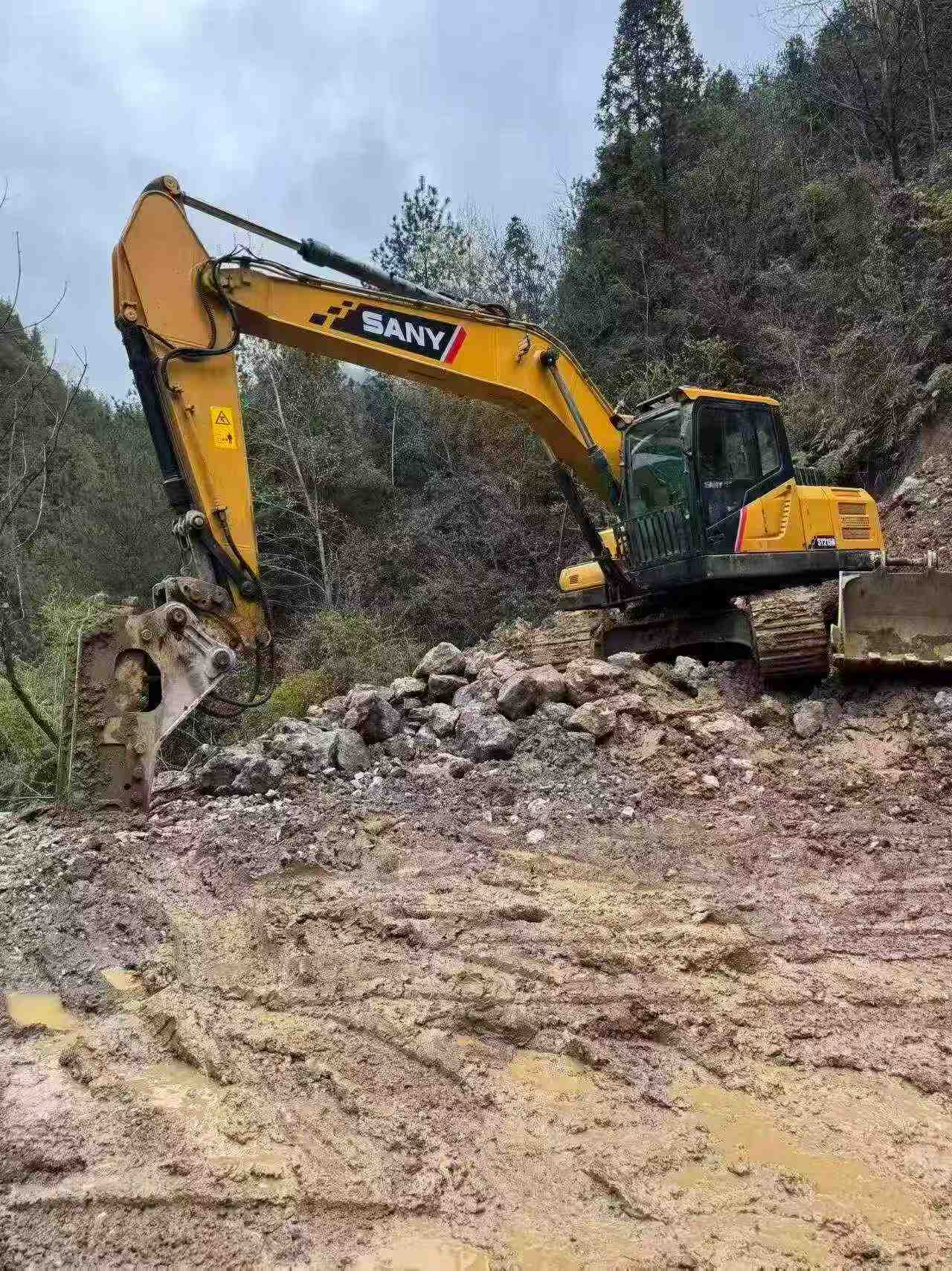 Buy Sany SY200C Used Excavator / 6