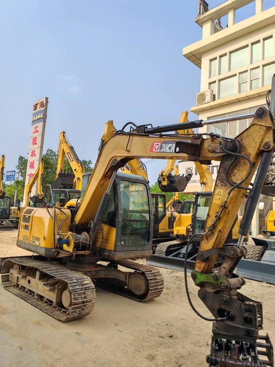Buy XCMG XE75C Used Excavator / 1