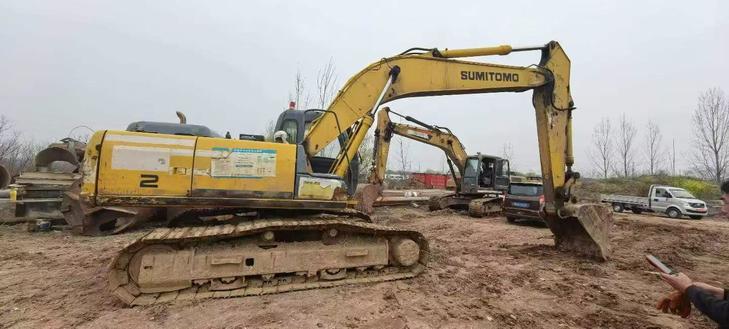 Buy Sumitomo SH200 Used Excavator / 1