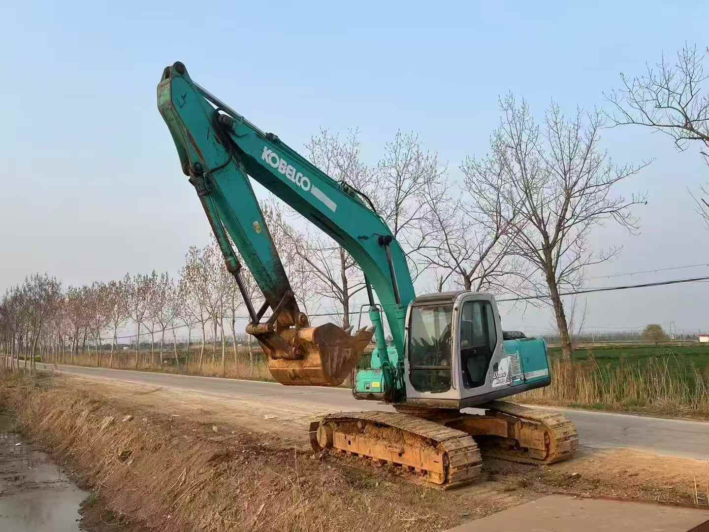 Buy Kobelco SK200-6 Used Excavator / 2