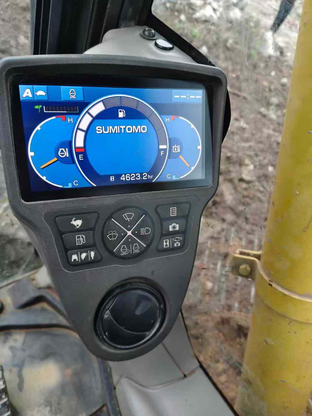Compre Excavadora Sumitomo SH130-6 Usada / 6