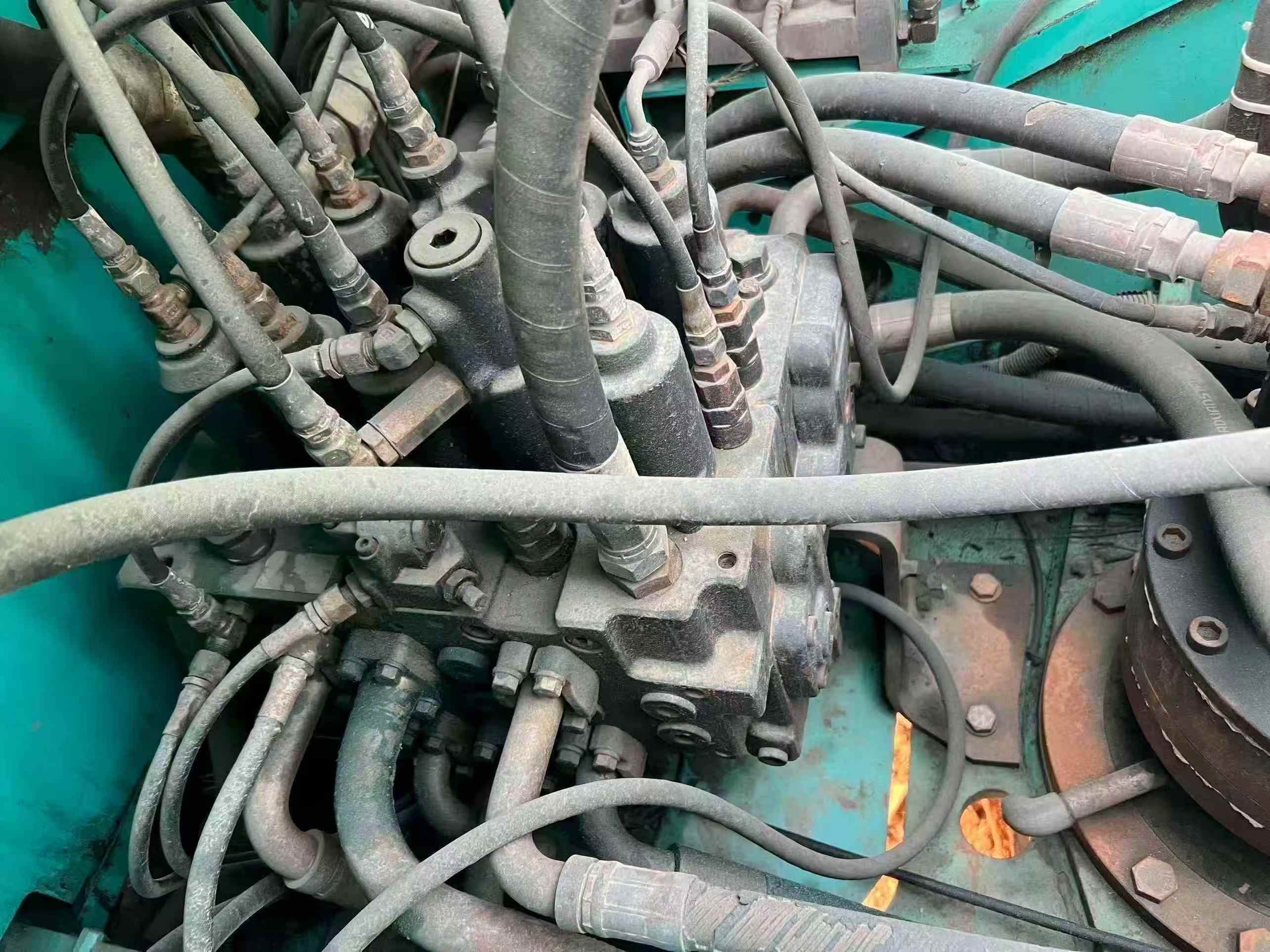 Buy Kobelco SK200 Used Excavator / 2