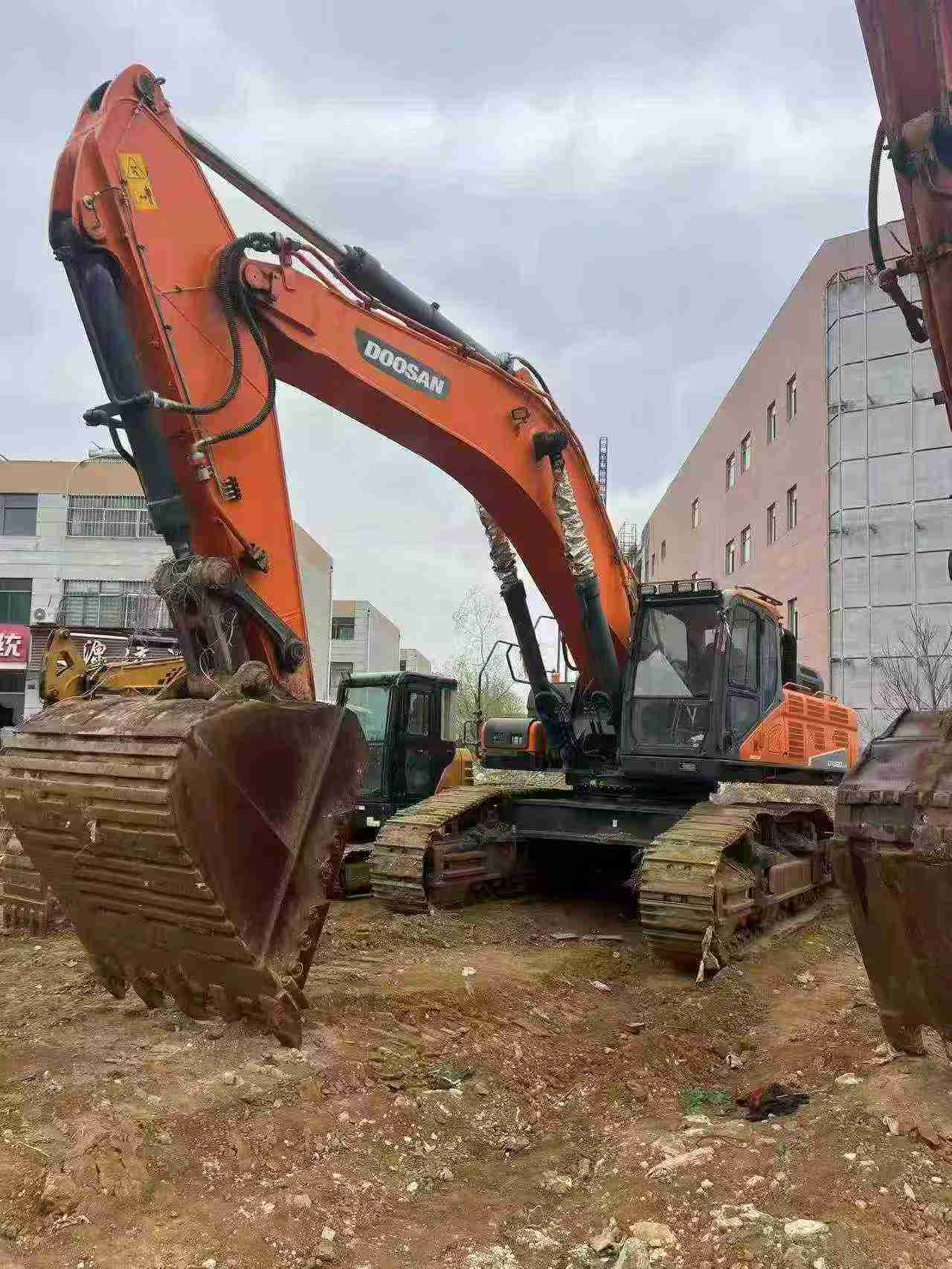 Buy Doosan DX520LC Used Excavator / 2